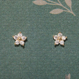 Fria Flower Stud Earrings ENOM4117