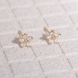 Fria Flower Stud Earrings ENOM4117